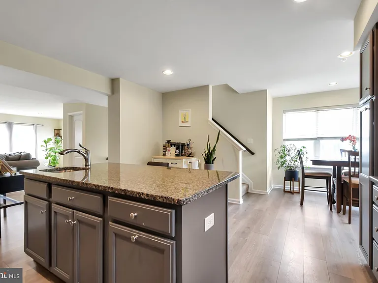 121 High Pointe Dr #38 — Photo 10