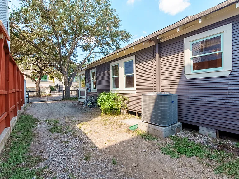 3016 Houston Ave — Photo 4
