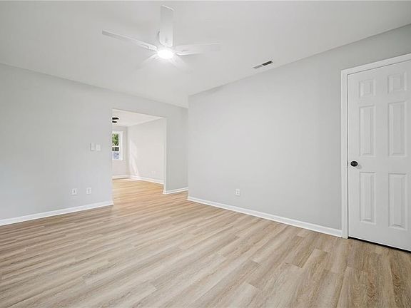 4th image of 1451 Glendale Ave