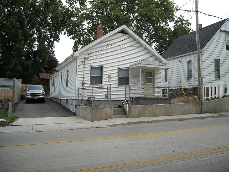 104 S Morris Ave