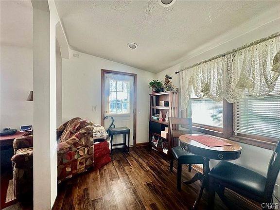 4th image of 6368 Lakeshore Rd