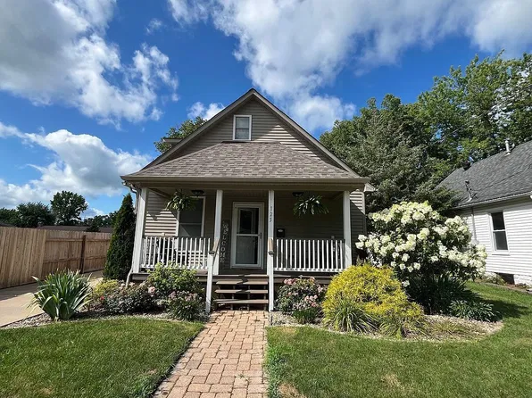 125 E Hill St, Virden, IL 62690