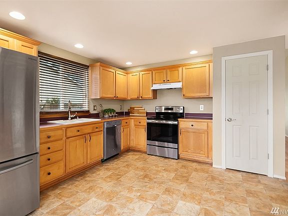 5th image of 17308 27th Ave E