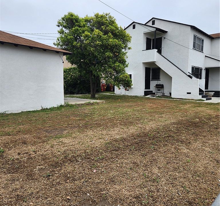 1st image of 2131 W 104th St