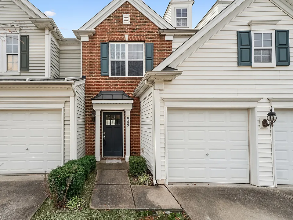 8223 Pilots View Dr