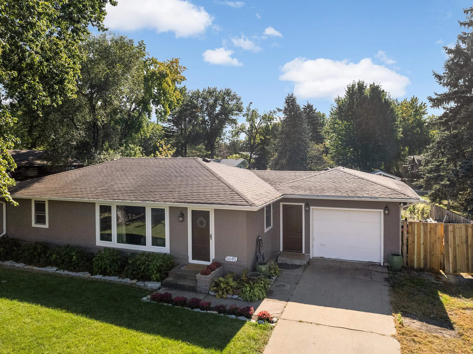 3 bed, 1040 sqft, $2,995 — Photo 4