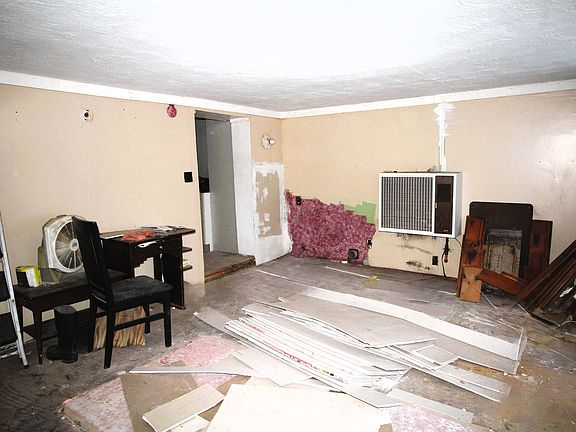 3rd image of 213 Main St
