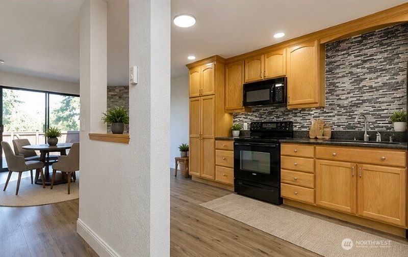 3rd image of 25014 Lake Fenwick Rd #28