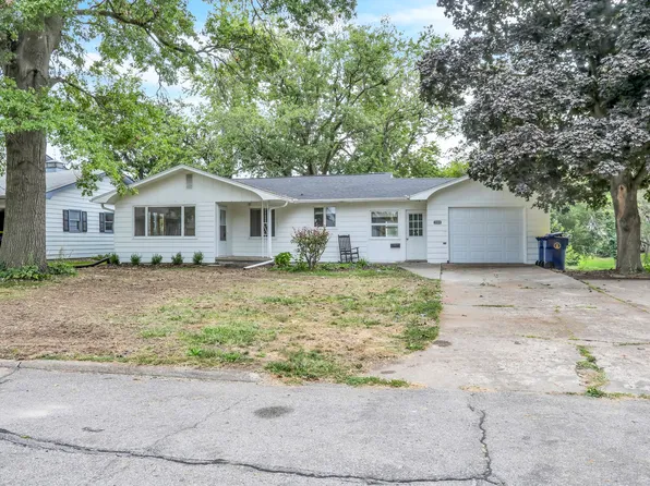 308 E 2nd St, Pella, IA 50219