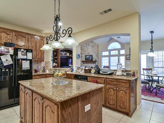 5th image of 703 Montclaire Dr