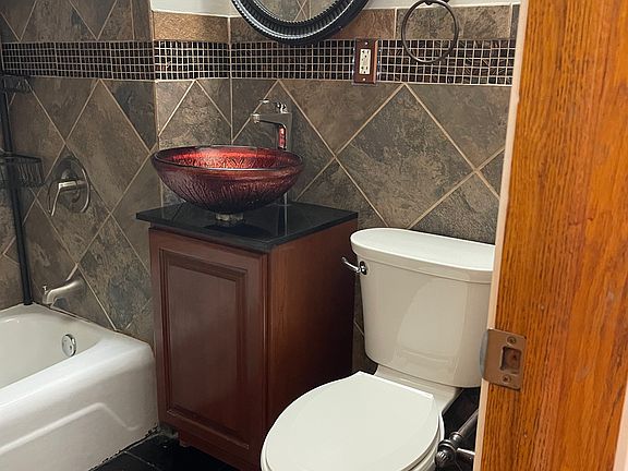 4th image of 5907 W 79th St APT 1W