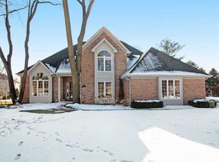 1305 Hawkins Ct, St Charles, IL 60174