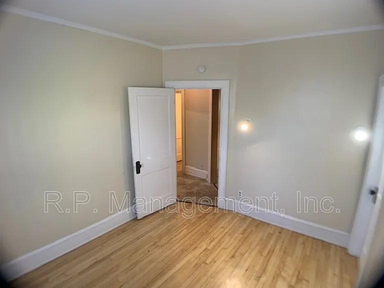 1434 W 32nd St #1 — Photo 17