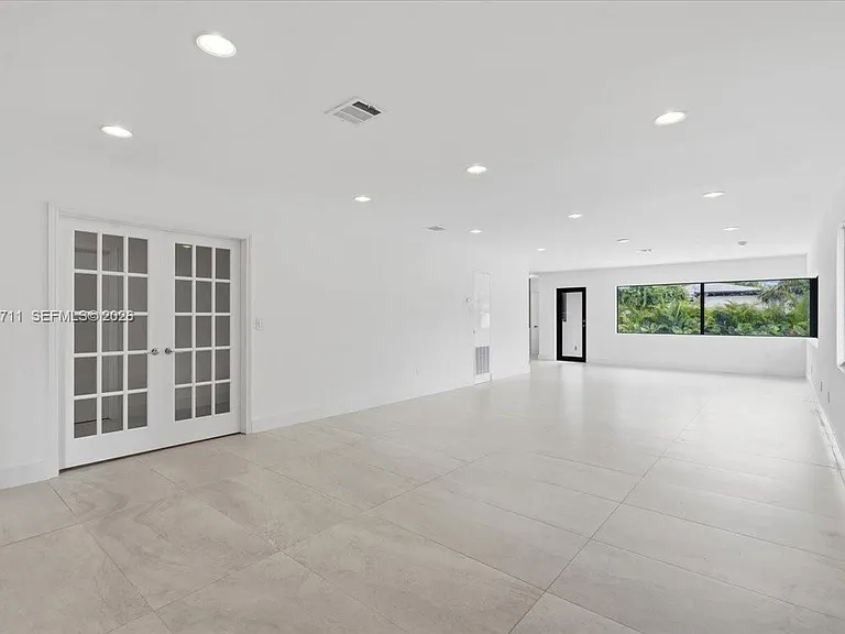 1215 NE 110th St — Photo 3