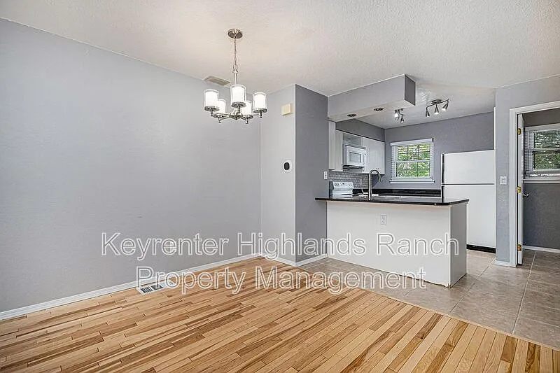 2 bed, 1.5 bath, 1268 sqft, $2,395 — Photo 4