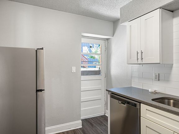 5th image of 423-427 Maple Blvd #423-6W