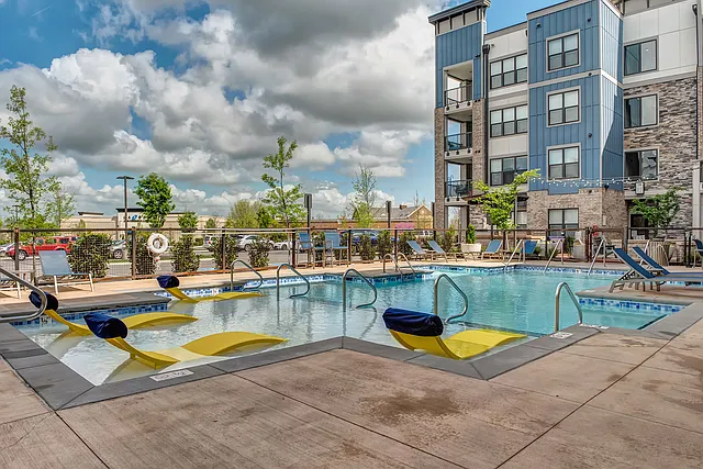 Vintage at the Avenue Apartments — Photo 2