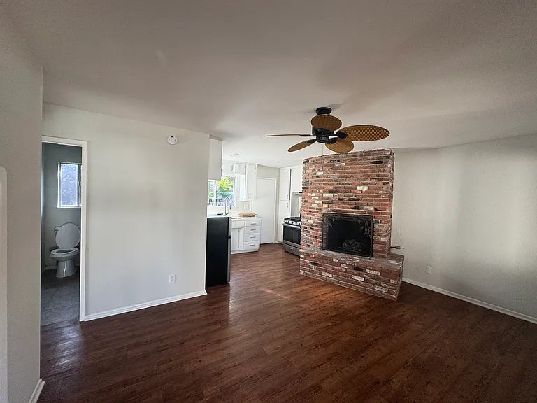 391 Paradise Cir #A — Photo 2