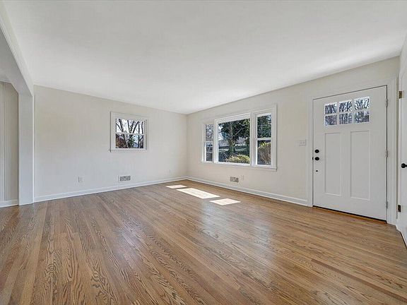 5th image of 1089 Glenn Ridge Rd NW