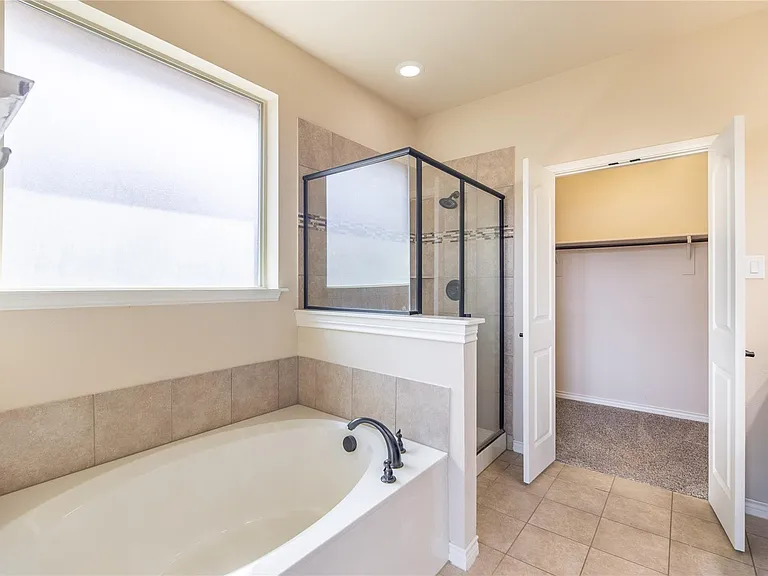 637 Peach Ln — Photo 14
