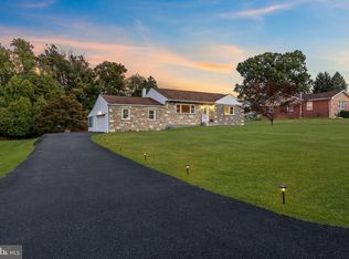 111 Beechwood Dr, Huntingdon Valley, PA 19006