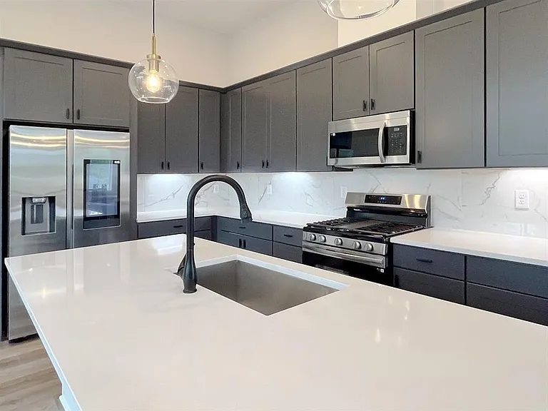 1806 Line St — Photo 7