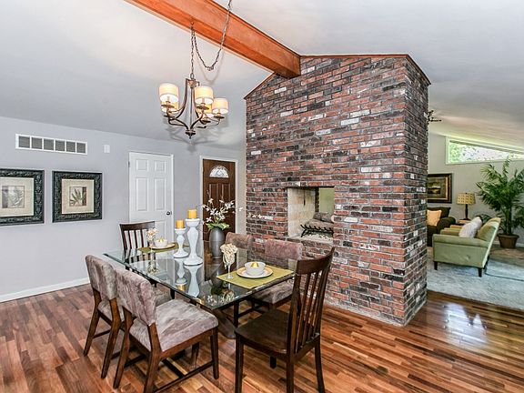 4th image of 10 Fawnridge Ct
