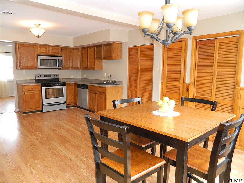 3rd image of 274 MARYLAND Avenue