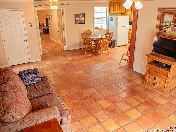 4th image of 665 Marshall Rd.