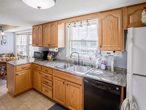2nd image of 9416 Valley Ln SE