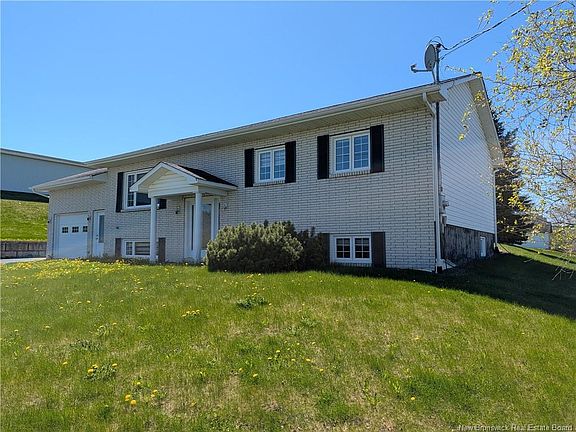 3rd image of 835 Walker St