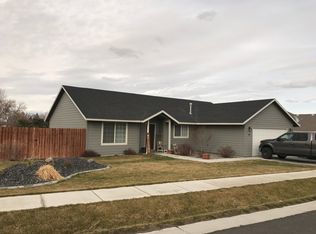 110 SW Cottonwood Dr, Hermiston, OR 97838