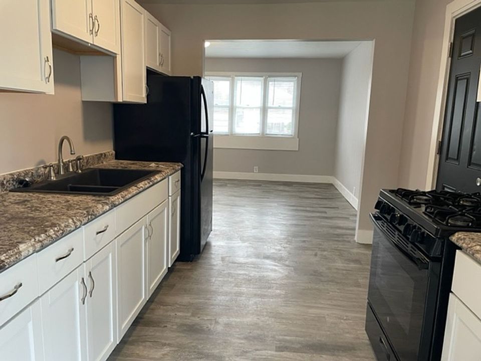 1st image of 317 Majestic St SE