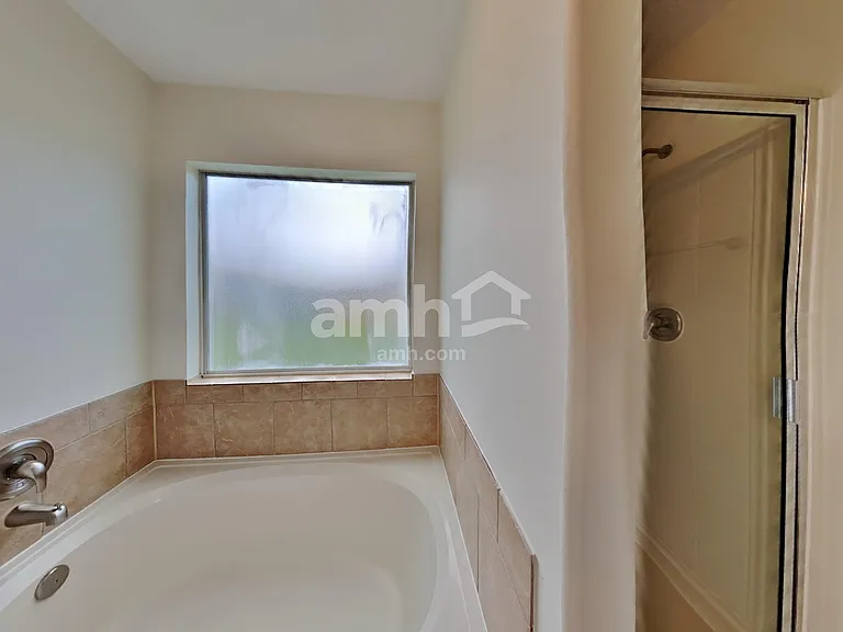 3906 Hawthorn Glen Ct — Photo 10