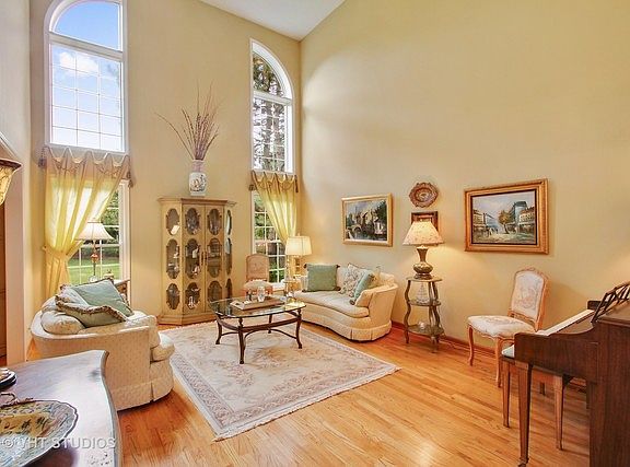 2nd image of 113 Cornell Ct