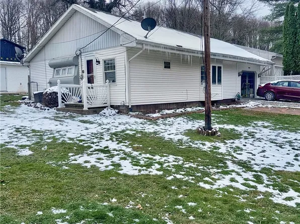 8090 Maple St SW, Sherrodsville, OH 44675