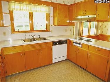 2nd image of 3076 Gretchen Dr NE