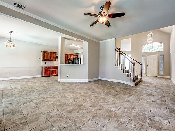 5th image of 1704 Lacy Ln