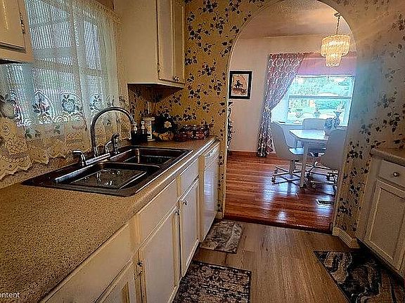 4th image of 284 Lavista Dr