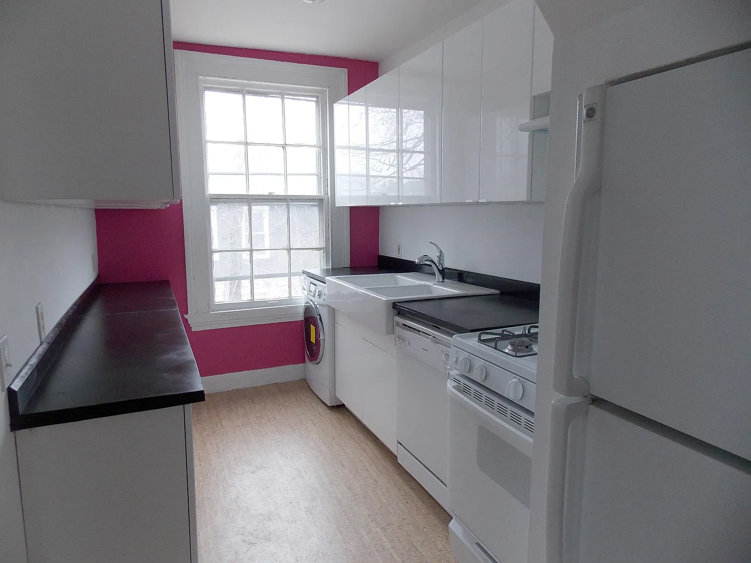 3 bed, 1672 sqft, $3,100 — Photo 4