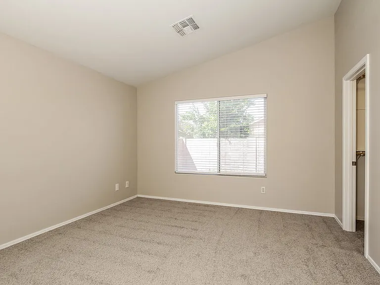 1652 N Serina — Photo 7