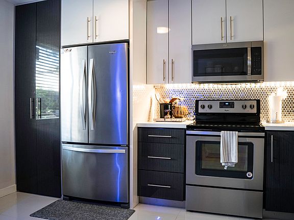 4th image of 55 SE 14th St #1110