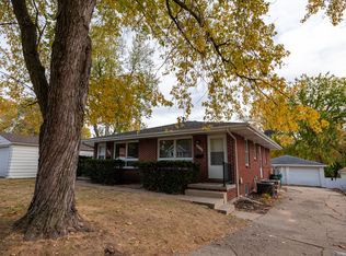 6806 Roseland Dr, Urbandale, IA 50322
