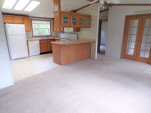 2nd image of 4 Riverview Cir