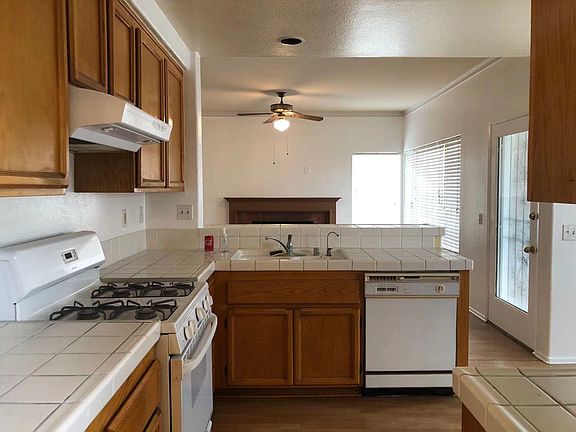 5th image of 22679 Parkham St