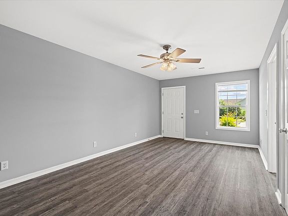 5th image of 1025 Orchard Way