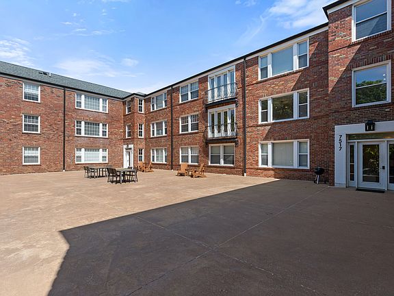 3rd image of 7517 Oxford Dr APT 2A
