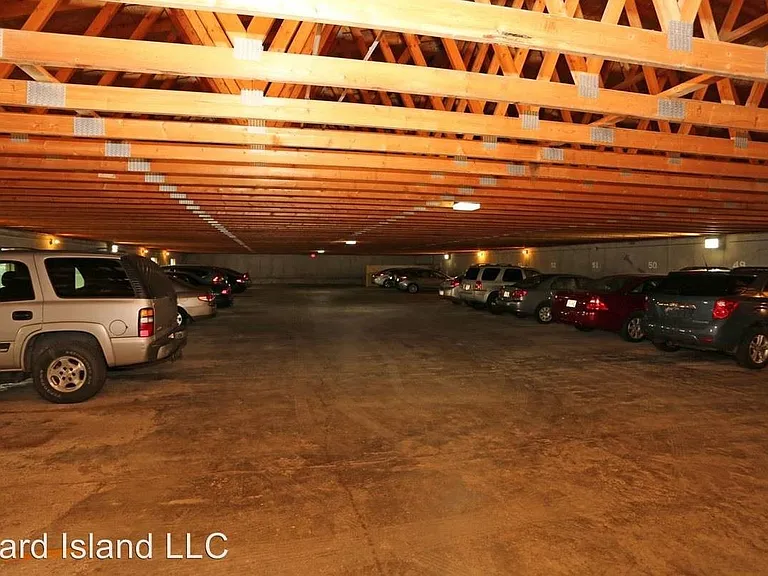Island Place Apartments - On the River — Photo 27