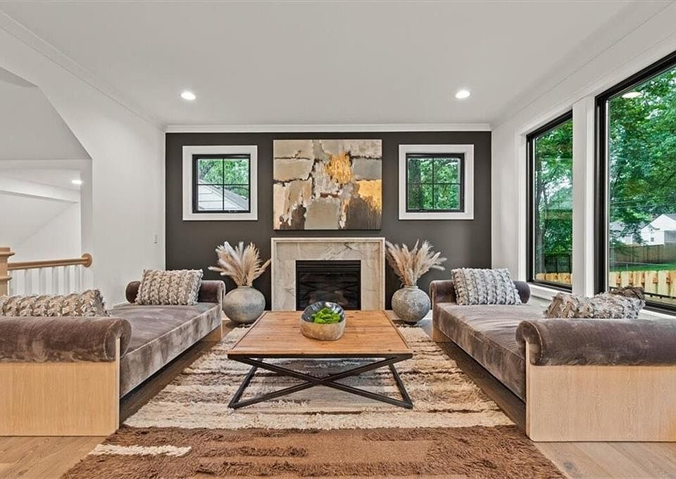 1st image of 2916 W 49th Pl