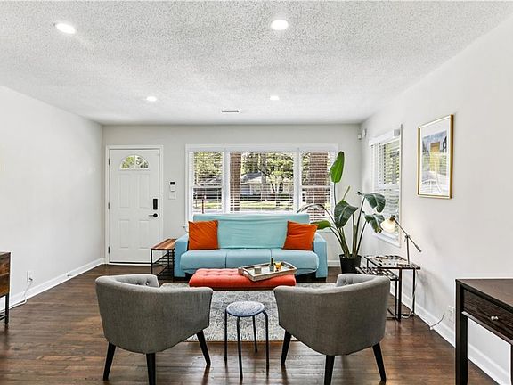 5th image of 1767 Lynn Ln